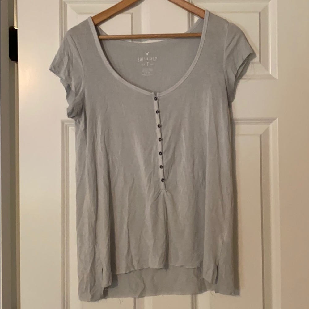 very soft american eagle t-shirt!!